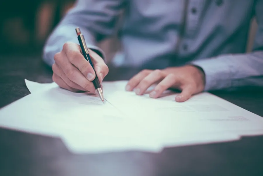 A written flat-price quote handed to a homeowner before any work begins
